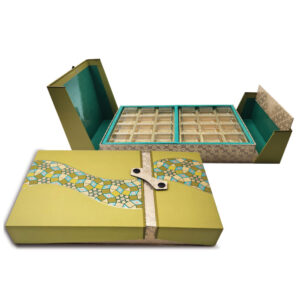 crystal 24 cavity chocolate box with lid